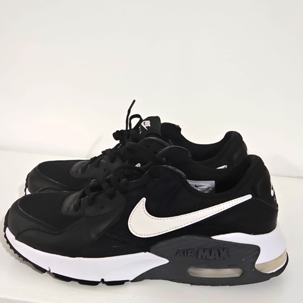 Nike Air Max Excee. Women's Size 8 - Picture 4 of 7